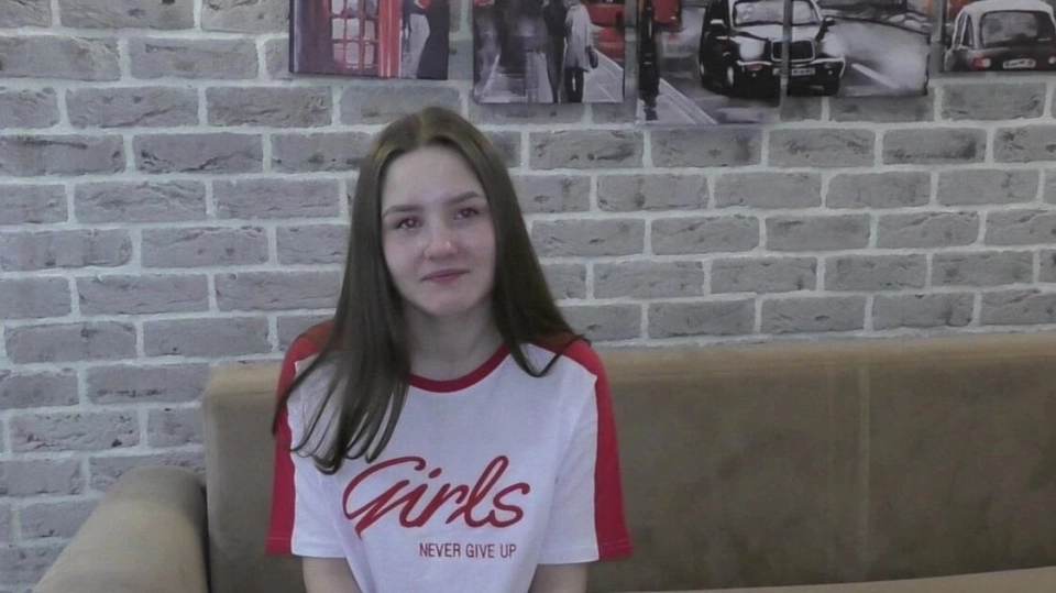 Gerçek Yetişkin Bakire Kız, İlk Kez Sert bir şekilde Sikişle Bakireliğini Kaybediyor