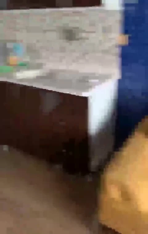 Karısını Başka Erkeğin Kucağında Yakaladı