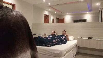 Brunet Kızın Ustalıkla Çektiği Sakso