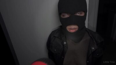 Hırsız Kızı Yakaladım, Polise Vermemek İçin Götünü İstiyorum