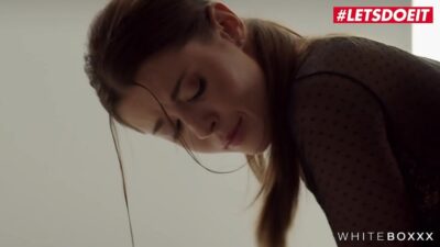 WHITEBOXXX Esmer Harika Sybil Sevgilisi Tarafından Bağlanıp Yoğun Romantik Sikiliyor