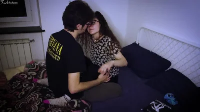18’lik Sevimli Çiftin İlk Ev Yapımı Sikişi