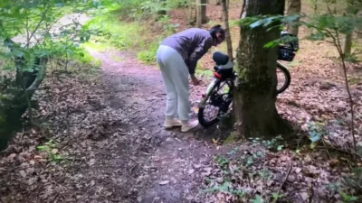 Bisikletini tamir ettim, dışarıda doggy yapıp dölümü yuttu
