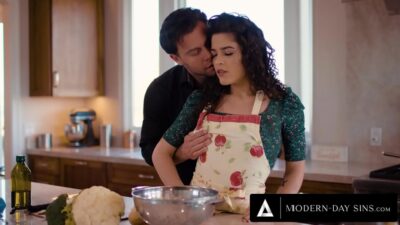 Ev hanımı freeuse creampie alıyor