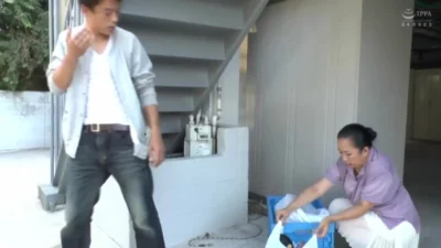 İşlek Caddede Yaşlı Kadını Hedeflediler