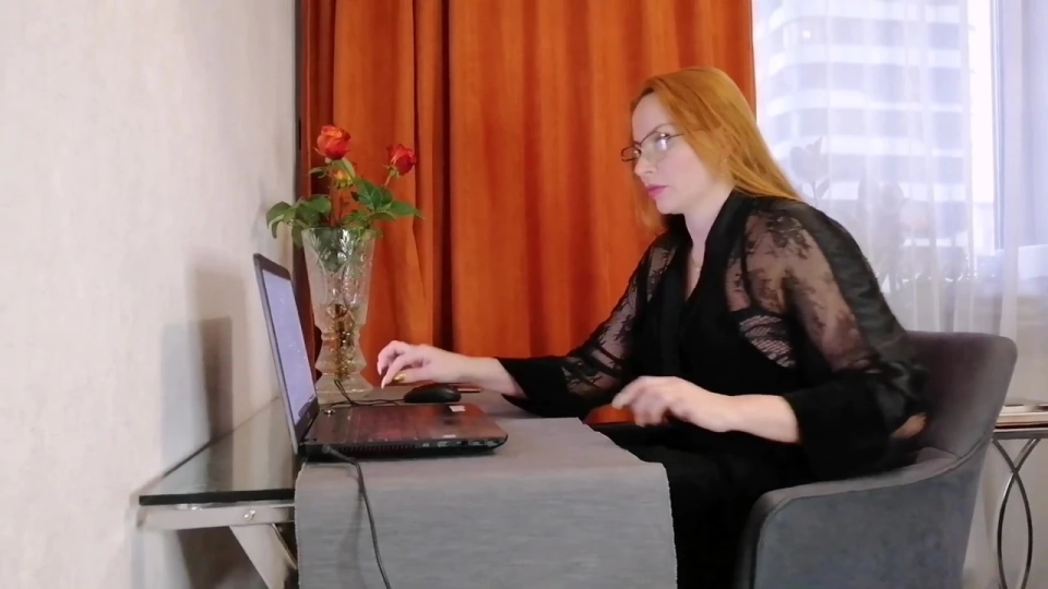 Üvey Oğul Gelsin Diye Porno İzleyen Güzel MILF